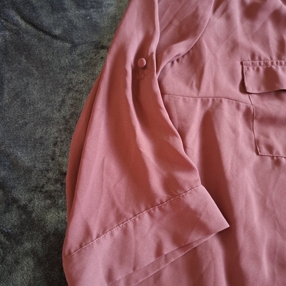 Torrid Harper women's size 2 blouse with convertible sleeves. 2 chest pockets - Picture 6 of 7